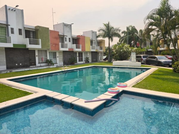 Bonita Casa en Fraccionamiento Valle Esmeralda en Emiliano Zapata