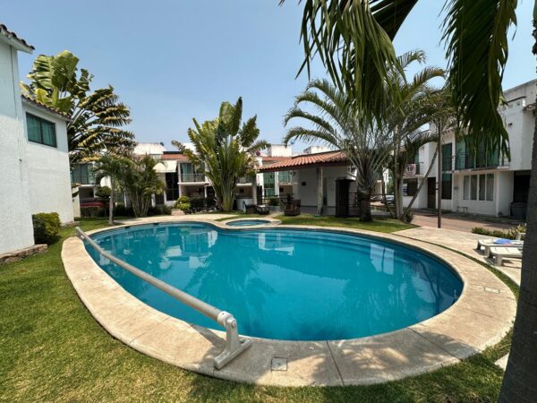 CASA EN VENTA en FRACCIONAMIENTO EL PALMAR EMILIANO ZAPATA con ALBERCA, PALAPA, JARDÍN - Image 3