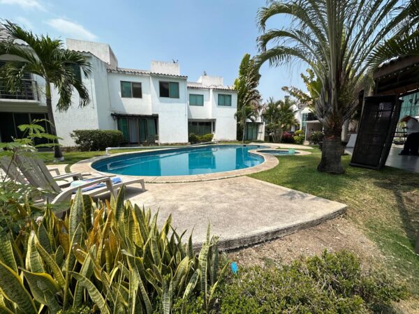 CASA EN VENTA en FRACCIONAMIENTO EL PALMAR EMILIANO ZAPATA con ALBERCA, PALAPA, JARDÍN - Image 9