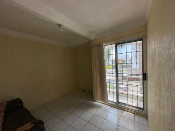 Bonita Casa en Fraccionamiento Valle Esmeralda en Emiliano Zapata - Image 12